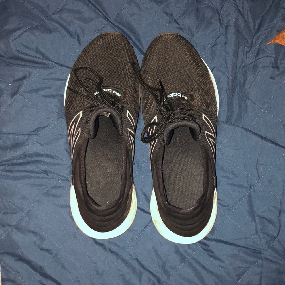 New balance tennis shoes